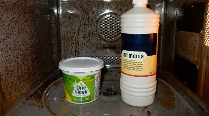 hoe oven schoonmaken met ammoniak