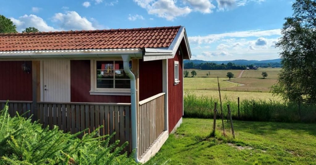 Typisch Zweeds huisje. Verblijf in Zweden in het plaatsje Ucklum.